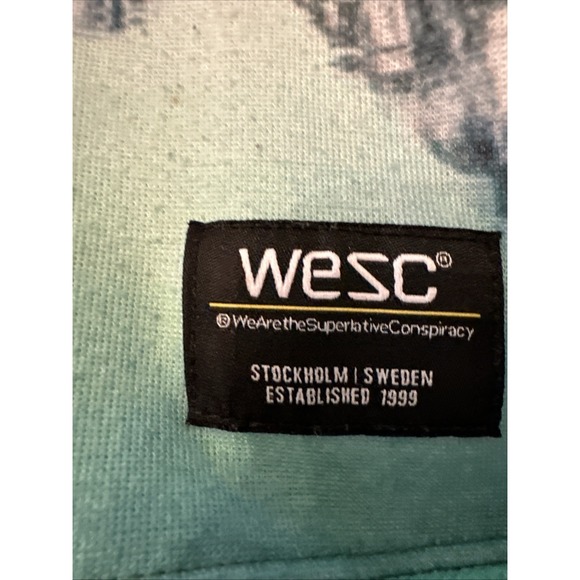 WESC Mike Northern Light Unisex Hoodie Beautiful Graphics Size Medium Pre-owned - Picture 2 of 8